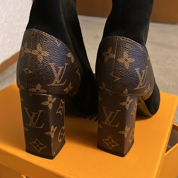 **SOLD** Matchmade black Suede and leather LV booties - Picture 4 of 5